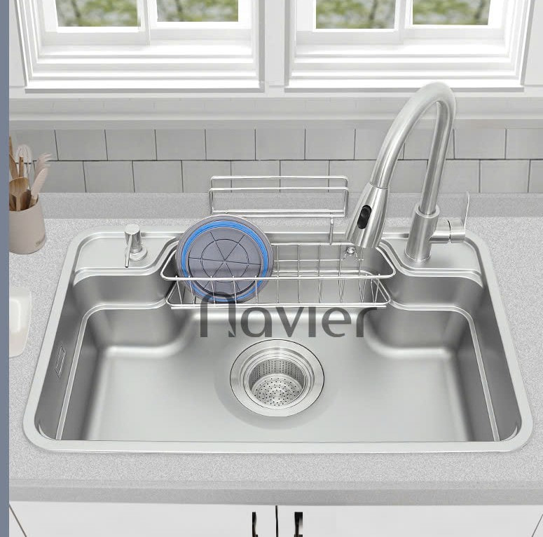 Navier NV-8050BN304 có 2 kích thước để bạn chọn lựa đó là 75 x 45cm hoặc 80 x 50cm. Và bộ sản phẩm này bao gồm Chậu chén + Khay inox + Thớt gỗ.