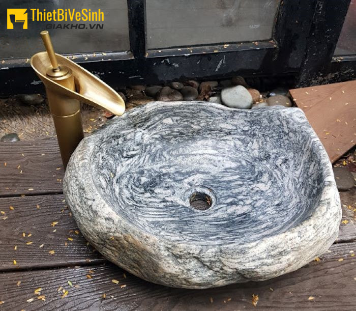 Mẫu chậu rửa đá cuội tự nhiên với thiết kế đơn giản nhưng ấn tượng và độc đáo