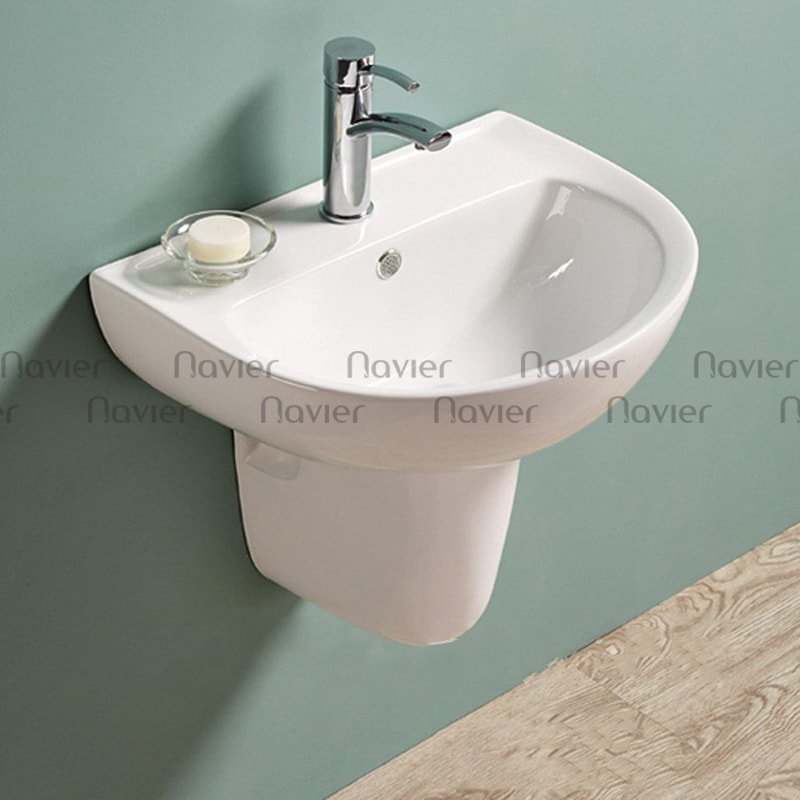 Navier NV-404 là mẫu lavabo treo tường kèm chân lửng, bên dưới che phần ống xả nhằm tạo sự hiện đại, sang trọng cho không gian và làm giá đỡ cho phần chậu chắc chắn hơn.