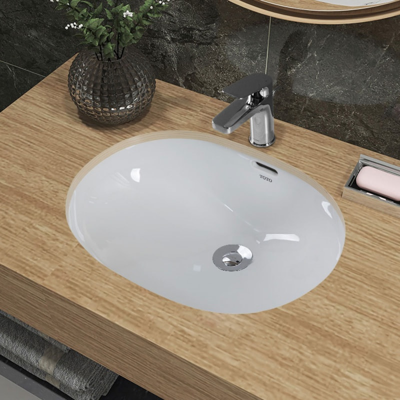 Ứng dụng công nghệ tráng men tiên tiến đem đến độ sáng bóng cùng khả năng hạn chế vi khuẩn cực tốt nên giúp lavabo âm bàn TOTO bền, đẹp và an toàn hơn khi sử dụng. 