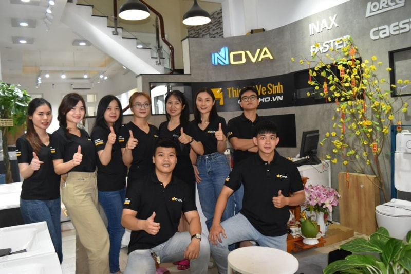 Tại Thiết Bị Vệ Sinh Giá Kho có đội ngũ tư vấn và kỹ thuật chuyên sâu, giàu kinh nghiệm, am hiểu lâu năm trong ngành luôn sẵn sàng hỗ trợ và giúp bạn chọn các sản phẩm vừa phù hợp vừa là tốt nhất trong tầm giá.