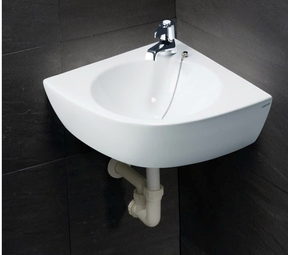 Chậu lavabo Caesar L2014 đặt góc tường nhỏ gọn, tiết kiệm không gian và đặc biệt giá thành rẻ nên khách hàng luôn ưu ái chọn lựa khi có nhà tắm diện tích hẹp.