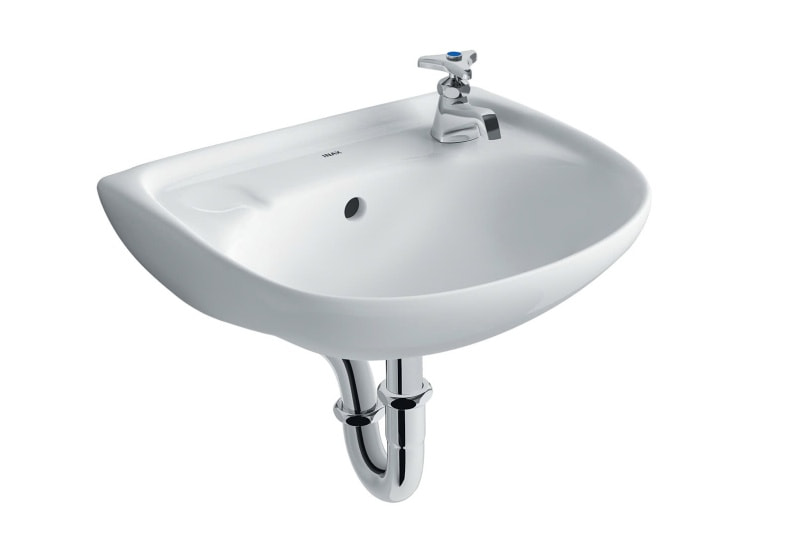 Thiết kế treo tường của la bô INAX giúp không gian phòng tắm được tiết kiệm diện tích hơn.