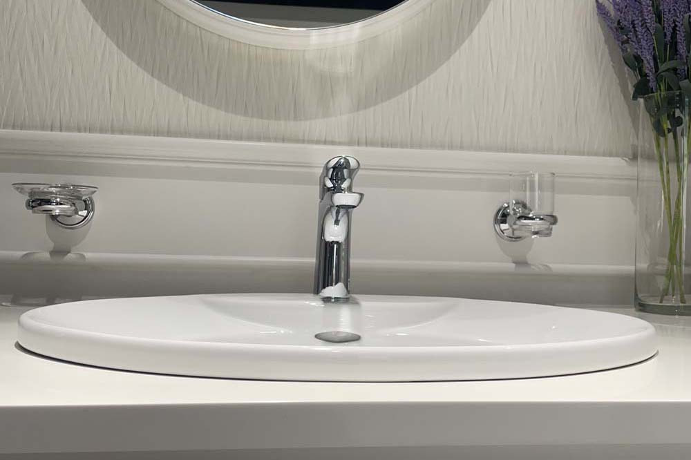 Tủ chậu rửa mặt lavabo TOTO dương vành sang trọng bạn không nên bỏ qua.