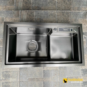 Chậu Rửa Bát Inox 304 Nano Đen 1 Hộc Vắt Dao Có Gờ Tầng Navier NV-8245NGD