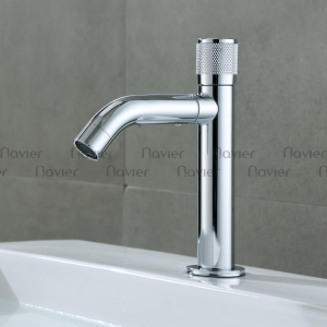 Vòi lavabo lạnh núm trắng đầu vòi xoay 360 đồng thau mạ crome Navier NV-724CR